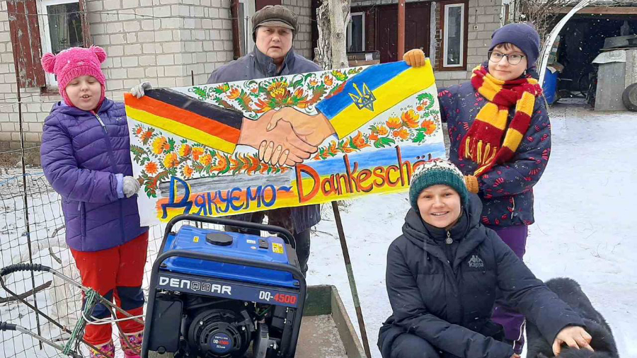 Eine ukrainische Familie bedankt sich mit einem Bild